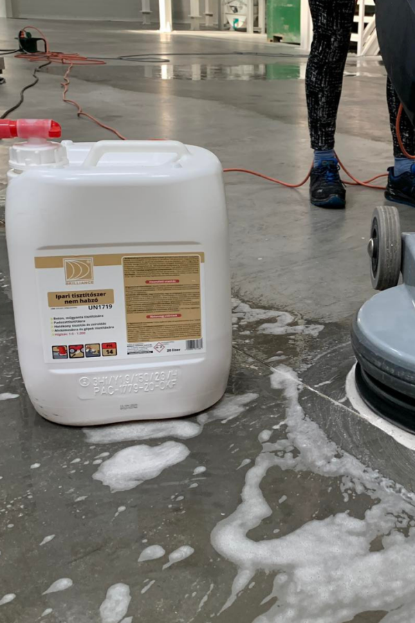 brilliance-ipari-tisztitoszer-nem-habzo-720-1080-20-literes-eletkep Padló tisztítás