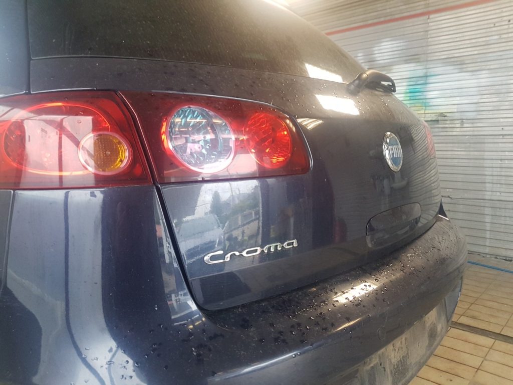 Hogyan tisztíthatjuk meg a járműveket dörzsölés nélkül a Brilliance® Előmosó Vastaghabbal 3 elomoso vastaghab demo9