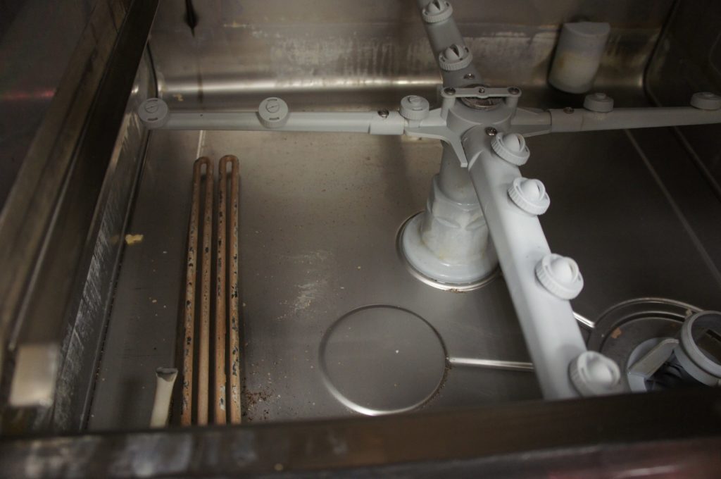 Mosogatógép belsejének tisztítása 2 mosogatogep1 min