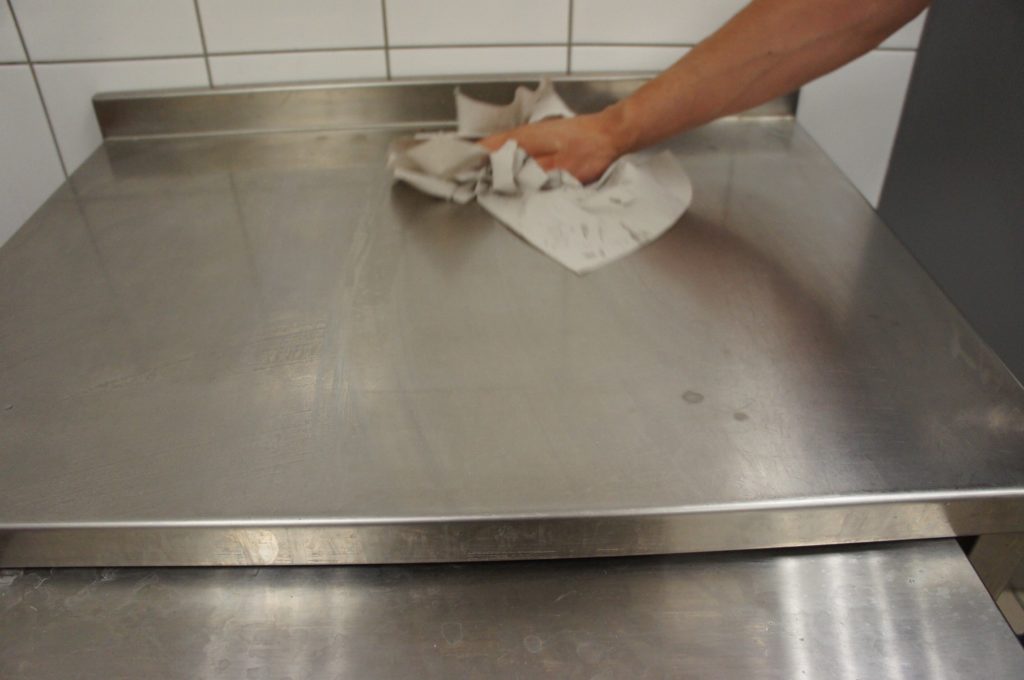 Mosogatógép belsejének tisztítása 10 mosogatogep10 min