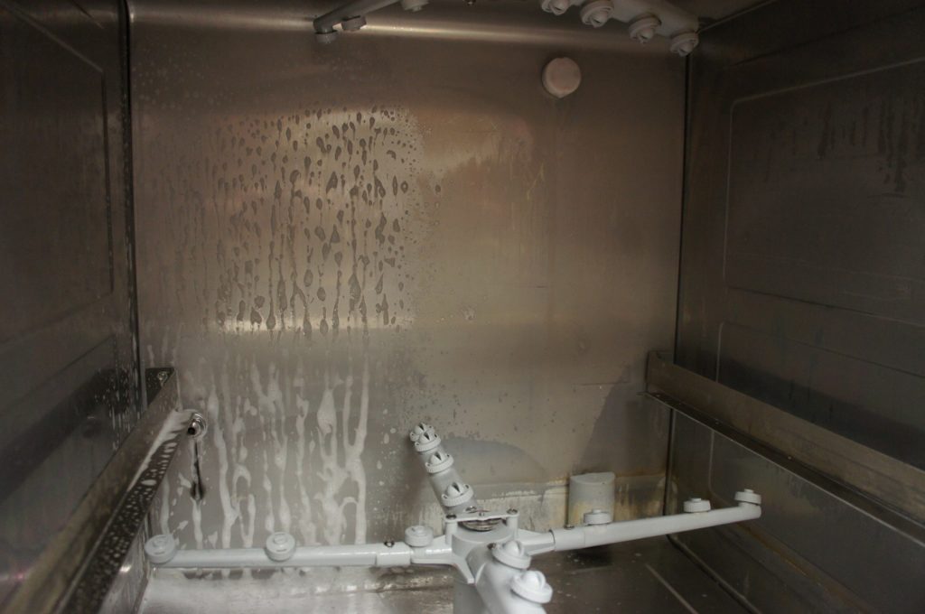 Mosogatógép belsejének tisztítása 3 mosogatogep3 min