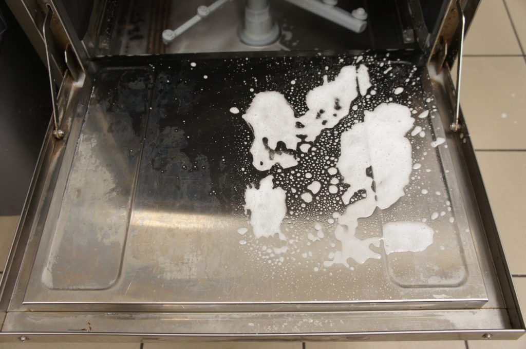 Mosogatógép belsejének tisztítása 6 mosogatogep6 min