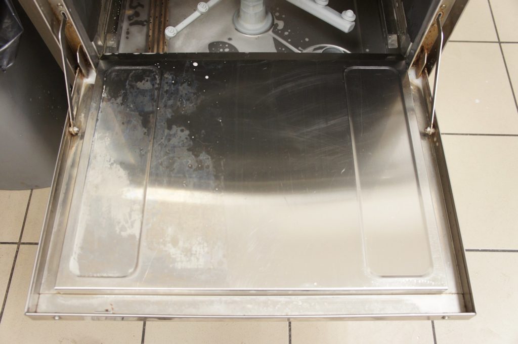 Mosogatógép belsejének tisztítása 7 mosogatogep7 min