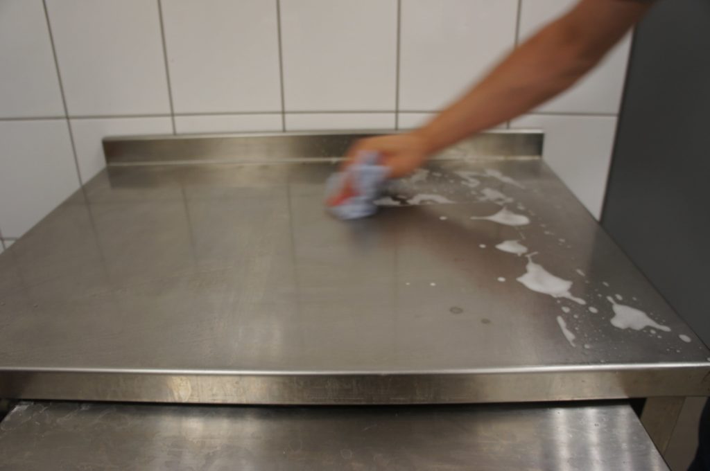 Mosogatógép belsejének tisztítása 9 mosogatogep9 min